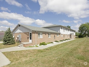 Flora Woods - Flora Woods Apartments