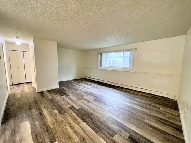 Building Photo - 1555 Latouche St