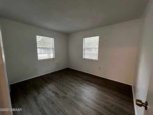 Building Photo - 300 Hopkins Ave