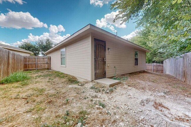 Building Photo - Charming 3-Bedroom Home on Treed Cul-de-Sa...