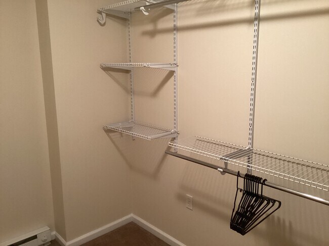 Building Photo - 633 Main St