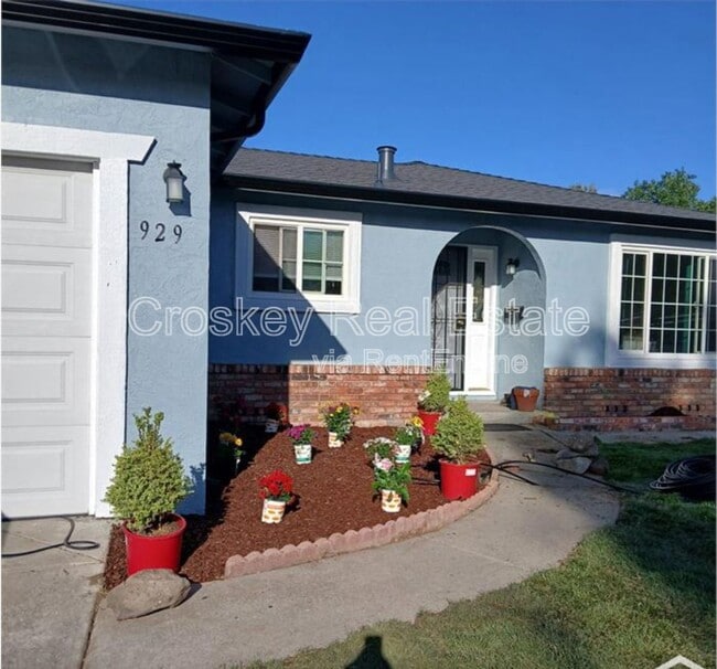 Building Photo - 929 Jensen Cir