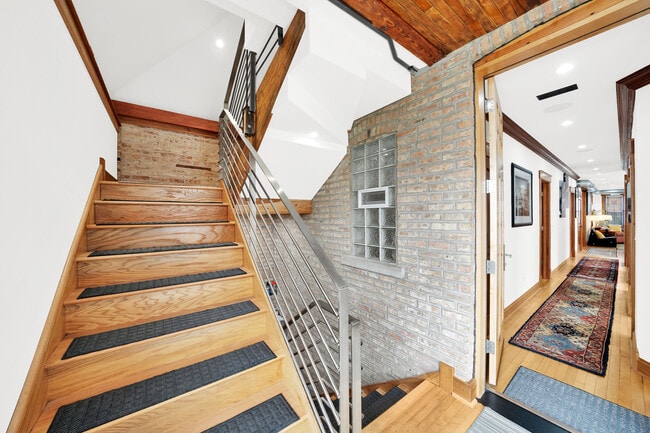 Building Photo - 1226 S 60th Ct