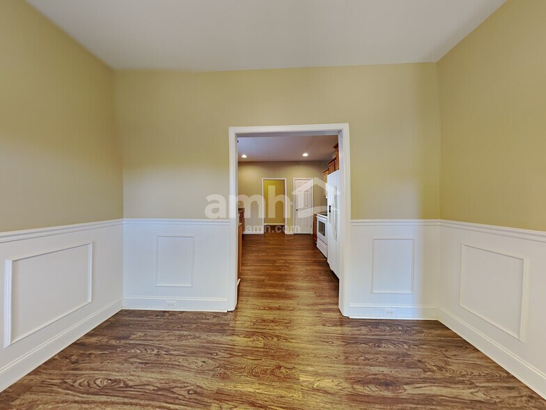 Building Photo - 1223 Chapmans Retreat Dr