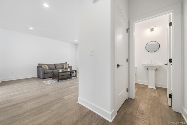 Building Photo - 4034 Chestnut Rdg Rd