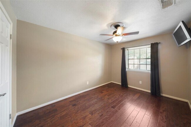 Building Photo - 10035 Red Wolf Ln