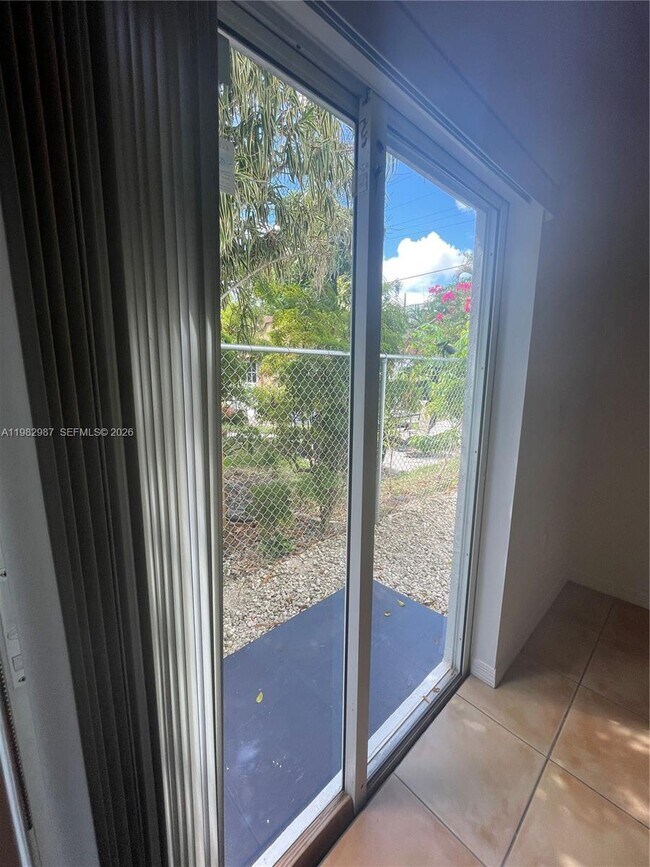 Building Photo - 3421 SW 25th St