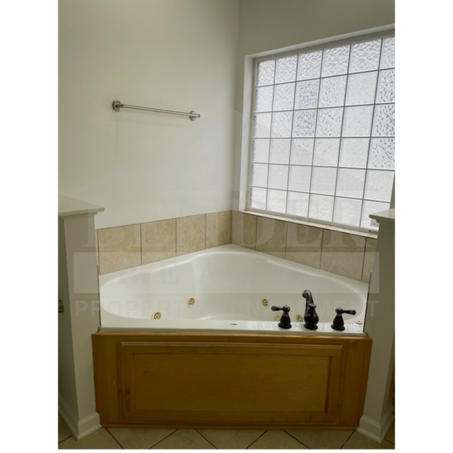 Building Photo - Emmyllie Ct- 130/132