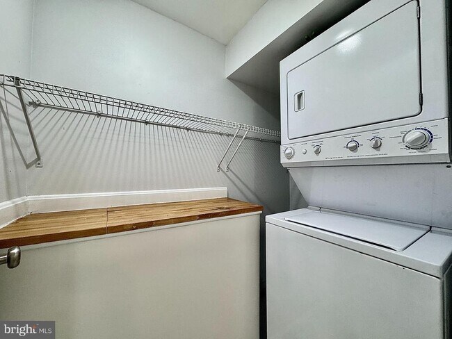 Building Photo - 2017 13th St NW