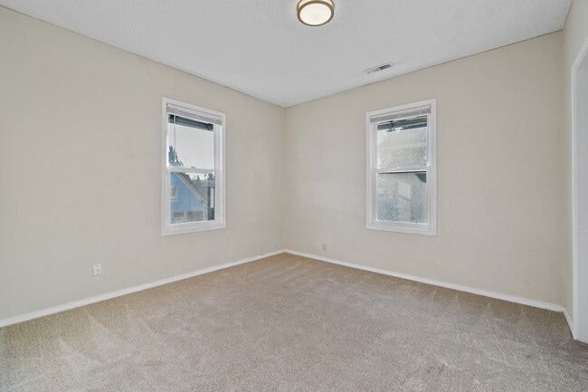 Building Photo - 921 S Sprague Ave