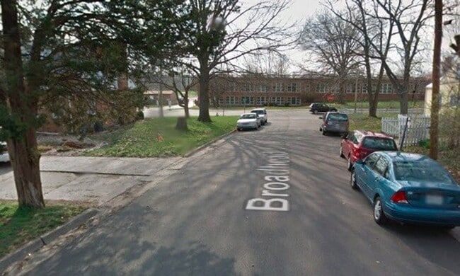 Building Photo - 2BR/1BA, conveniently located