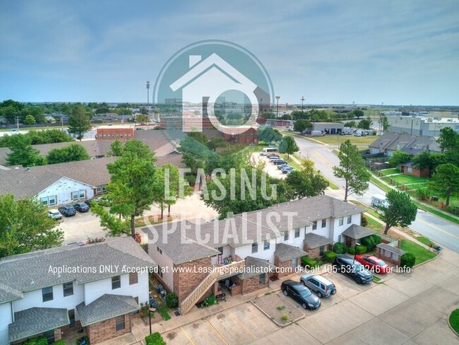 Building Photo - West Norman 2 Bed 1.5 Bath!