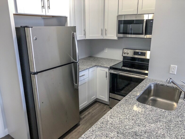 Kitchen - 7 N Miami St
