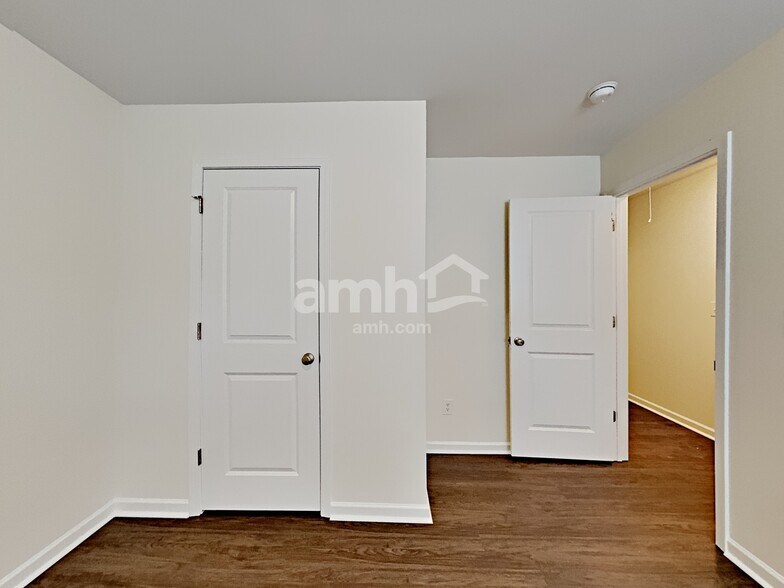 Building Photo - 227 Ivy Brook Dr