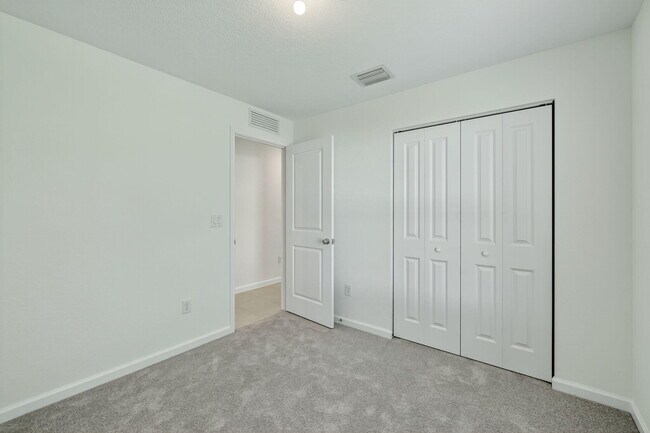 Building Photo - 728 Carlyle Wy