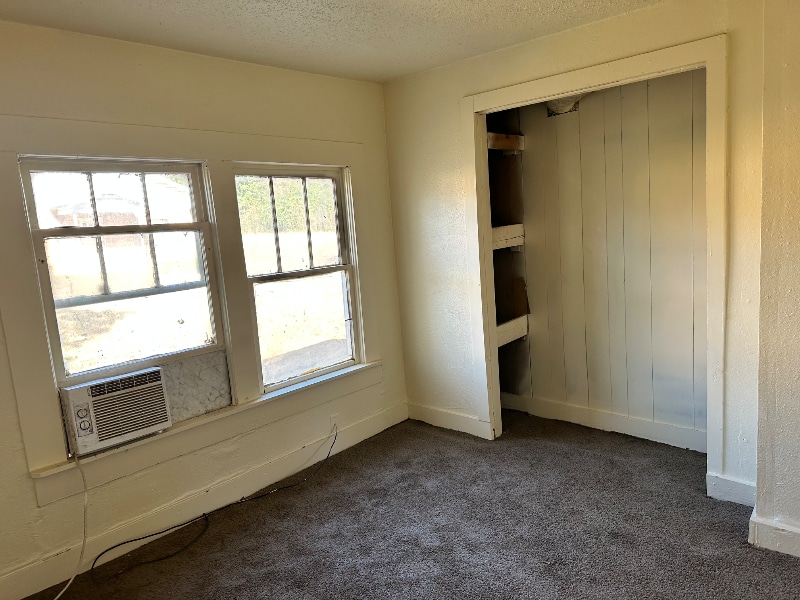 Building Photo - 1301 S State Line Ave