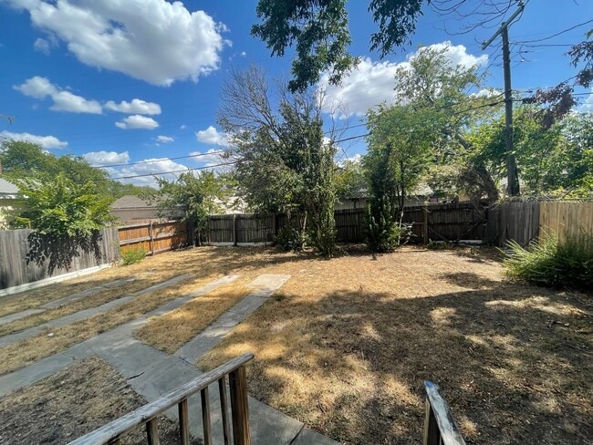 Building Photo - 4 Bed / 2 Bath Home in Historic Southside ...