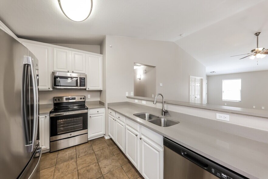 Building Photo - 12557 W Mandalay Ln