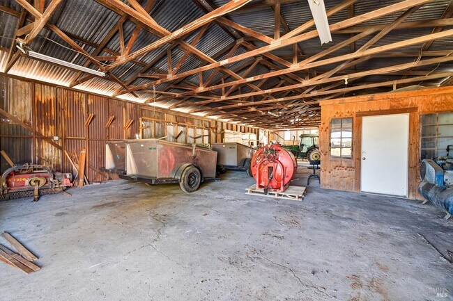 Building Photo - 4980 Dry Creek Rd