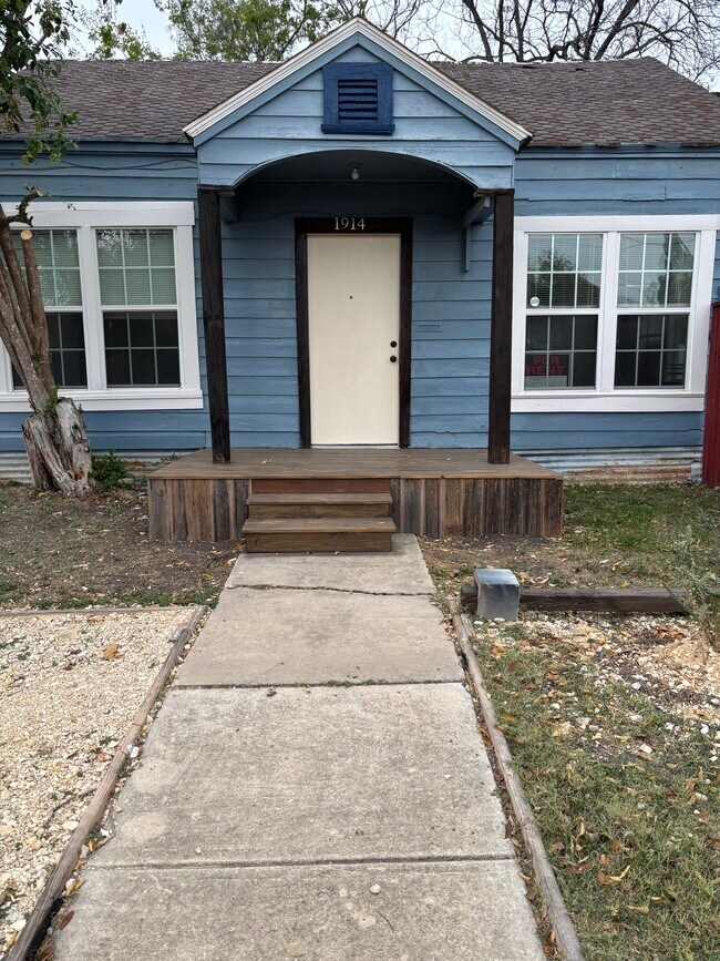 Primary Photo - 1914 S Pine St