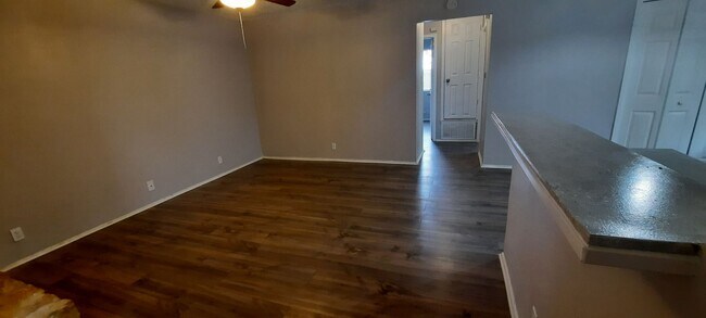 Building Photo - 823 Taulbee Ln