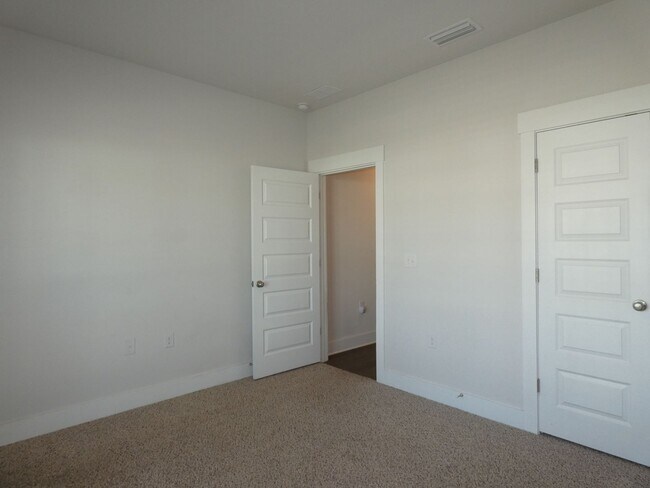 Building Photo - 4-Bedroom Craftsman-Style Home