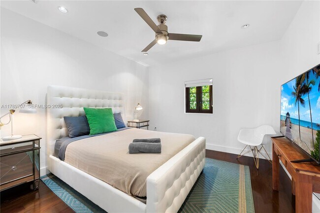 Building Photo - 1201 NE 83rd St