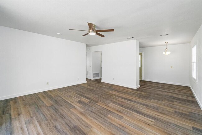 Building Photo - 501 Sacramento Dr