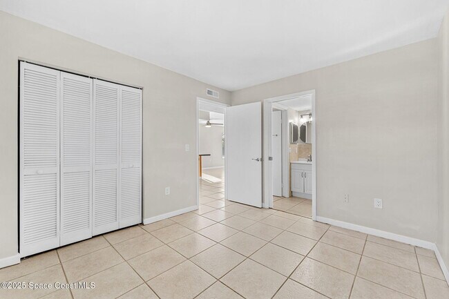 Building Photo - 8000 Ridgewood Ave