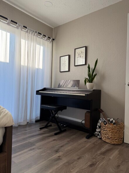 Building Photo - 806 Coyote St