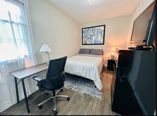 Building Photo - 123 N 15th St