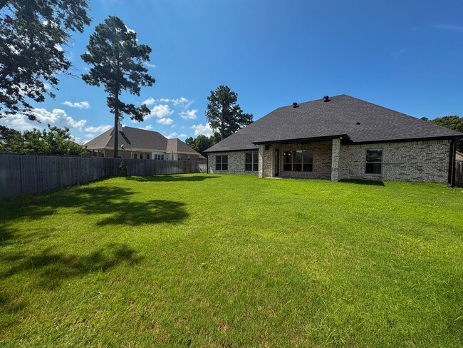 Building Photo - Available Now! Gorgeous 4 Bedroom 3 Bath i...