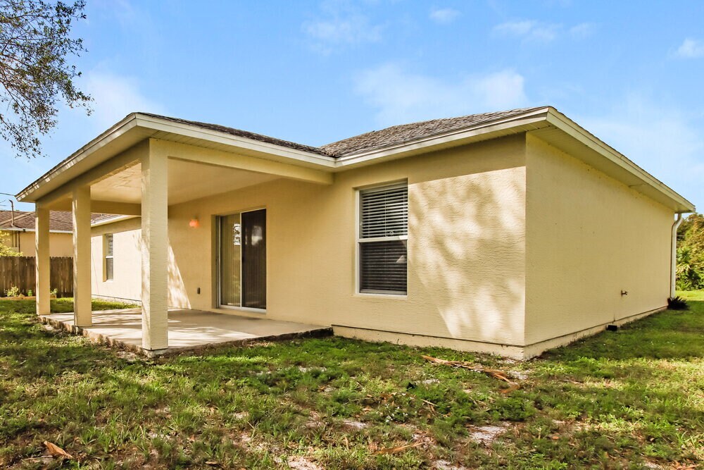 Building Photo - 7786 104th Ct