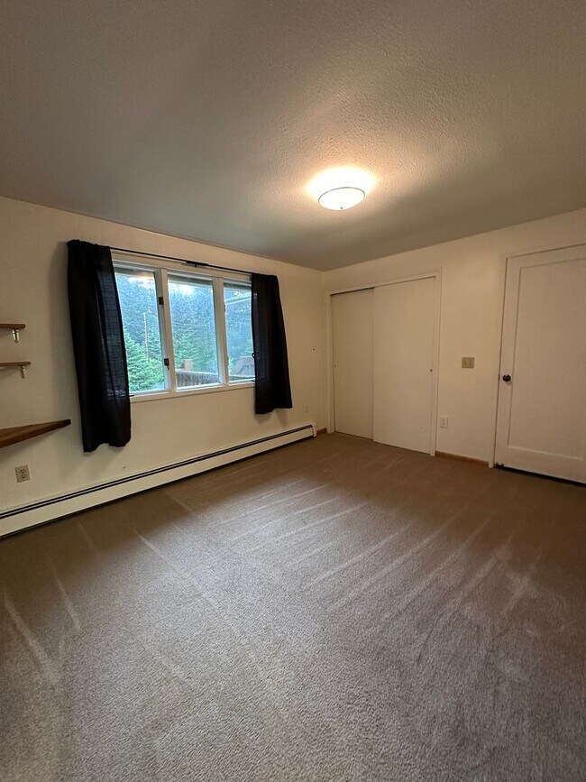 Building Photo - 2164 Island Cir