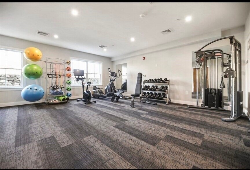 Building Photo - 425 Lagrange St