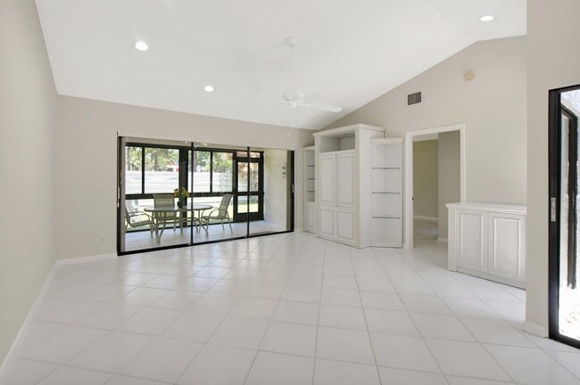 Building Photo - 21650 Coronado Ave