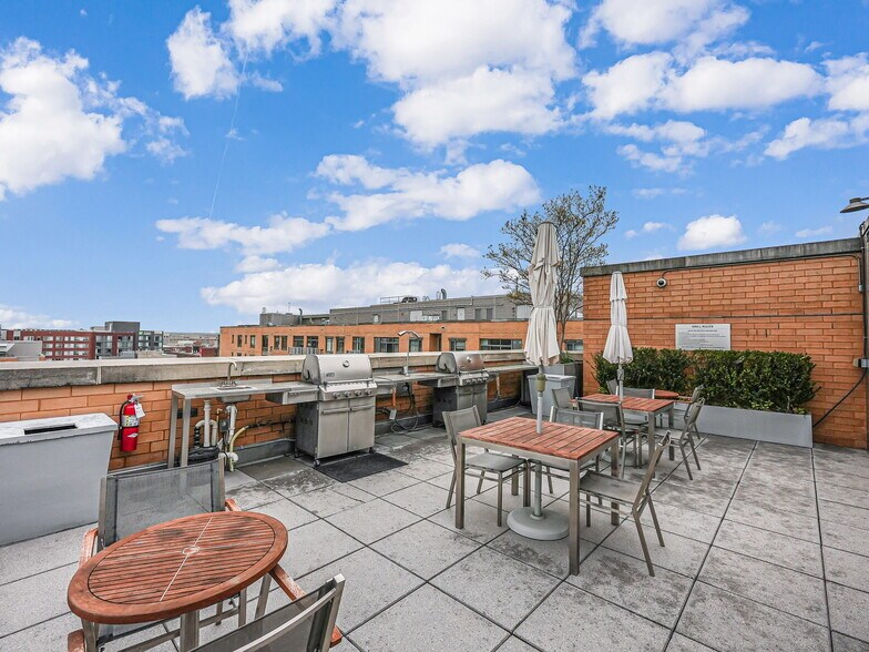 Building Photo - 440 L St NW