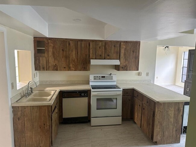 Building Photo - 212 N Chestnut Rd