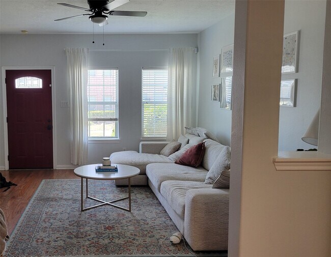 Building Photo - 218 Plaza Del Sol Park