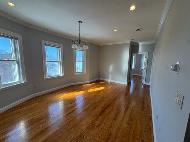 Building Photo - 7 Wave Ave