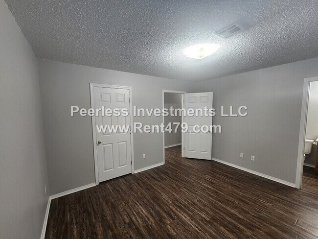 Building Photo - 511 4th Ave SW