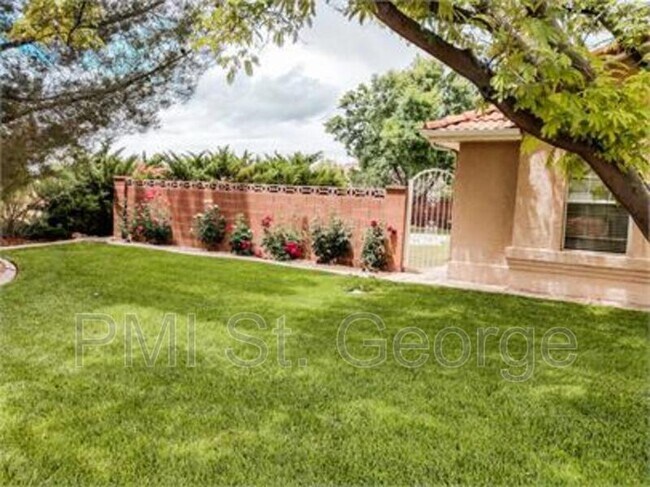 Building Photo - 1569 Tamarisk Dr