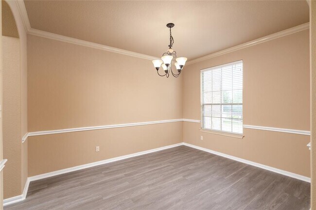 Building Photo - 205 Choke Canyon Ln