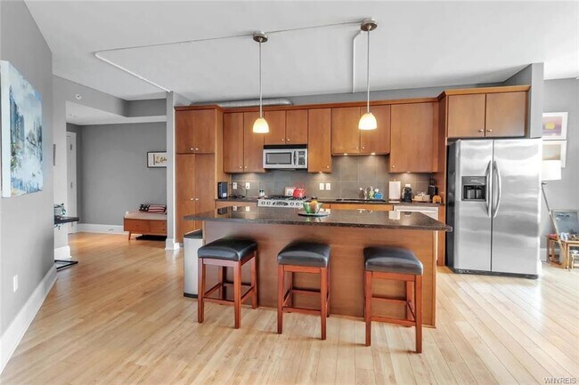 Building Photo - 132 Lakefront Blvd