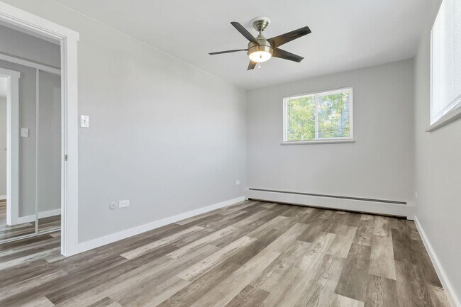Building Photo - Newly Remodeled 2 Bed, 1 Bath Condo in the Goldsmith Neighborhood!