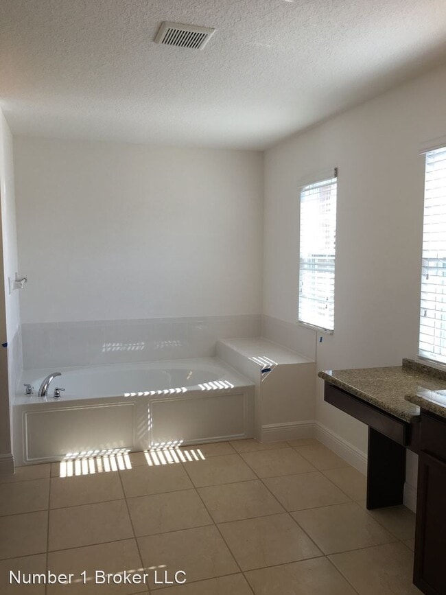 Building Photo - 5 br, 3 bath House - 14529 Driftwood Court