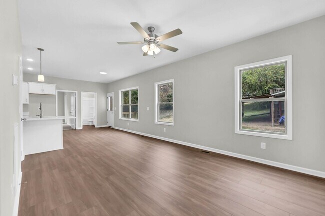 Building Photo - 420 S 2nd St