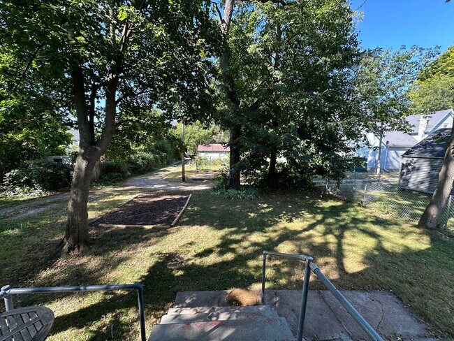 Building Photo - 443 Barth Ave SE