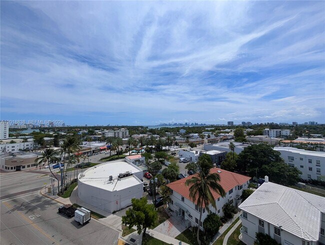 Building Photo - 7133 Bay Dr