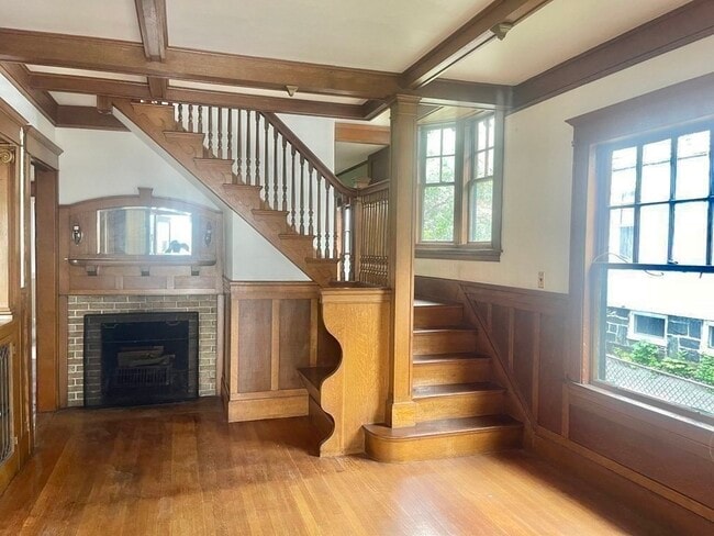 Building Photo - 47 Pleasant St